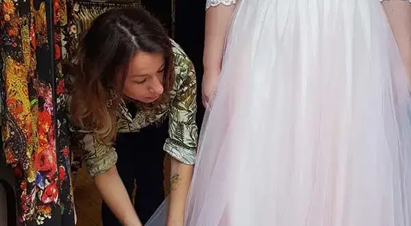 Jak przerobić suknię ślubną na nową kreację – praktyczne porady i inspiracje